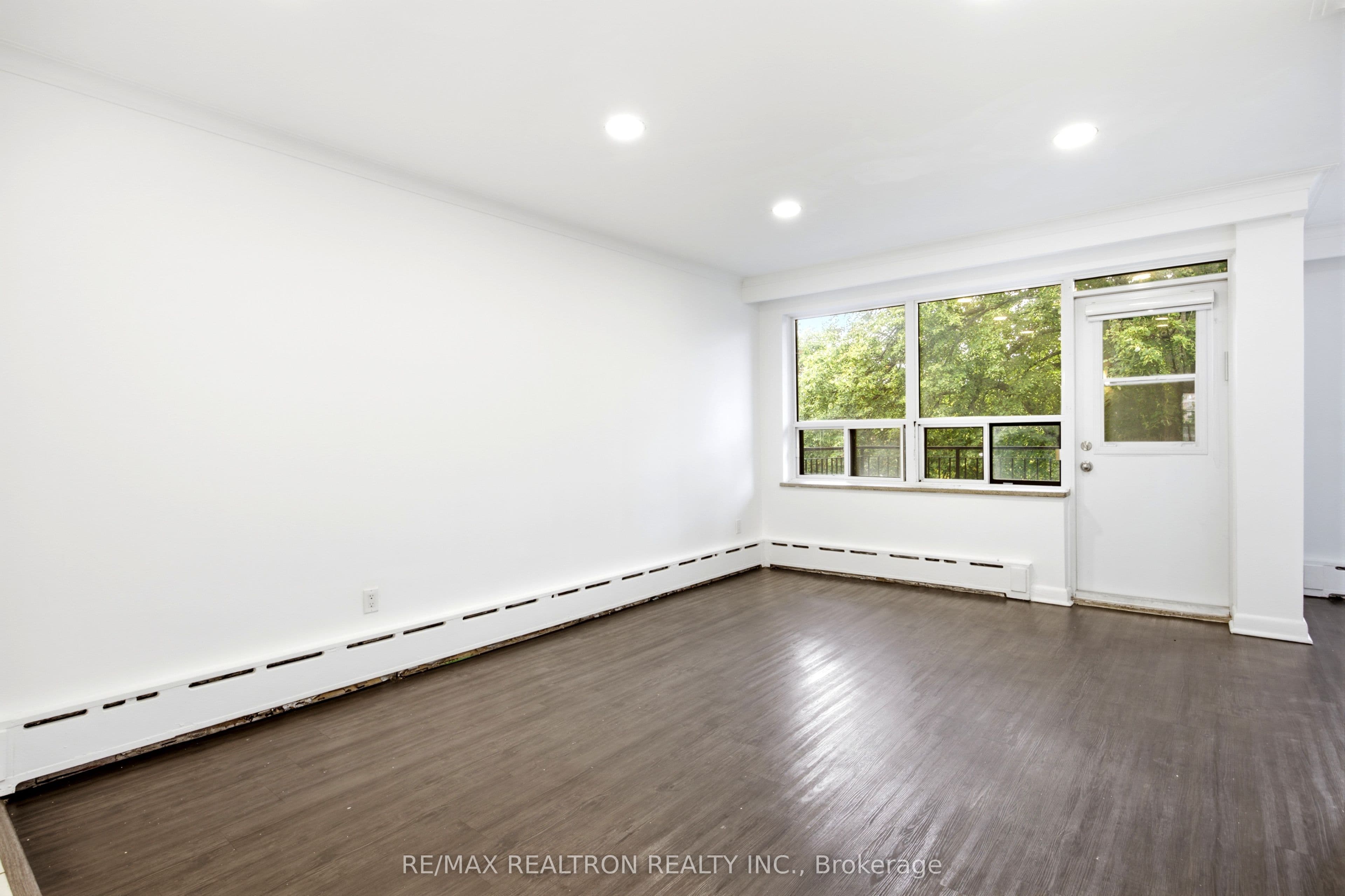 26 Meadowbrook Road 7, Toronto, ON M6B 2S4