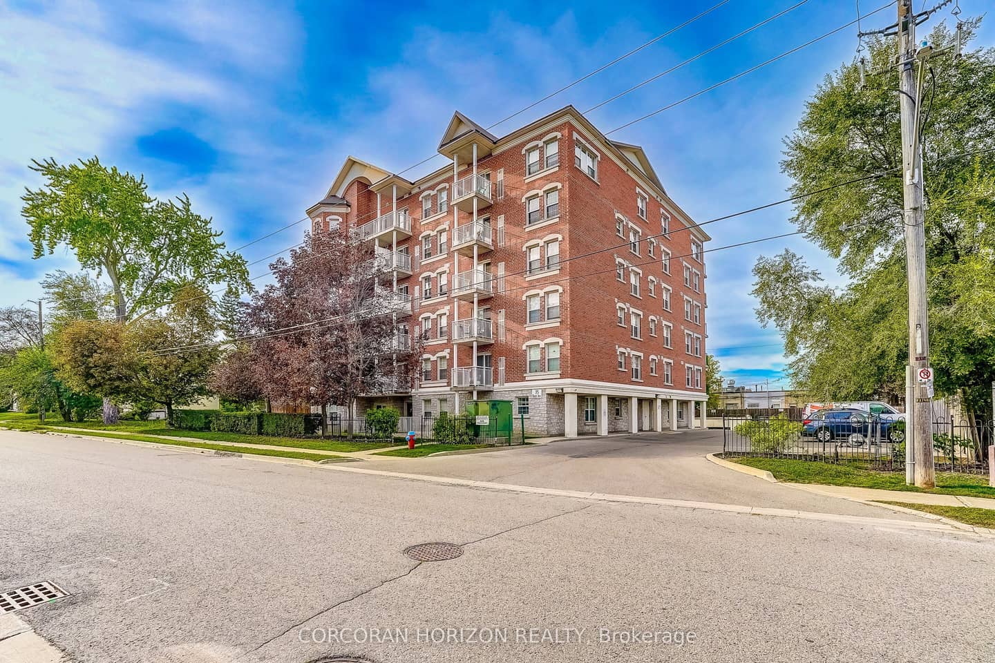35 Hunt Avenue PH3, Richmond Hill, ON L4C 4H1