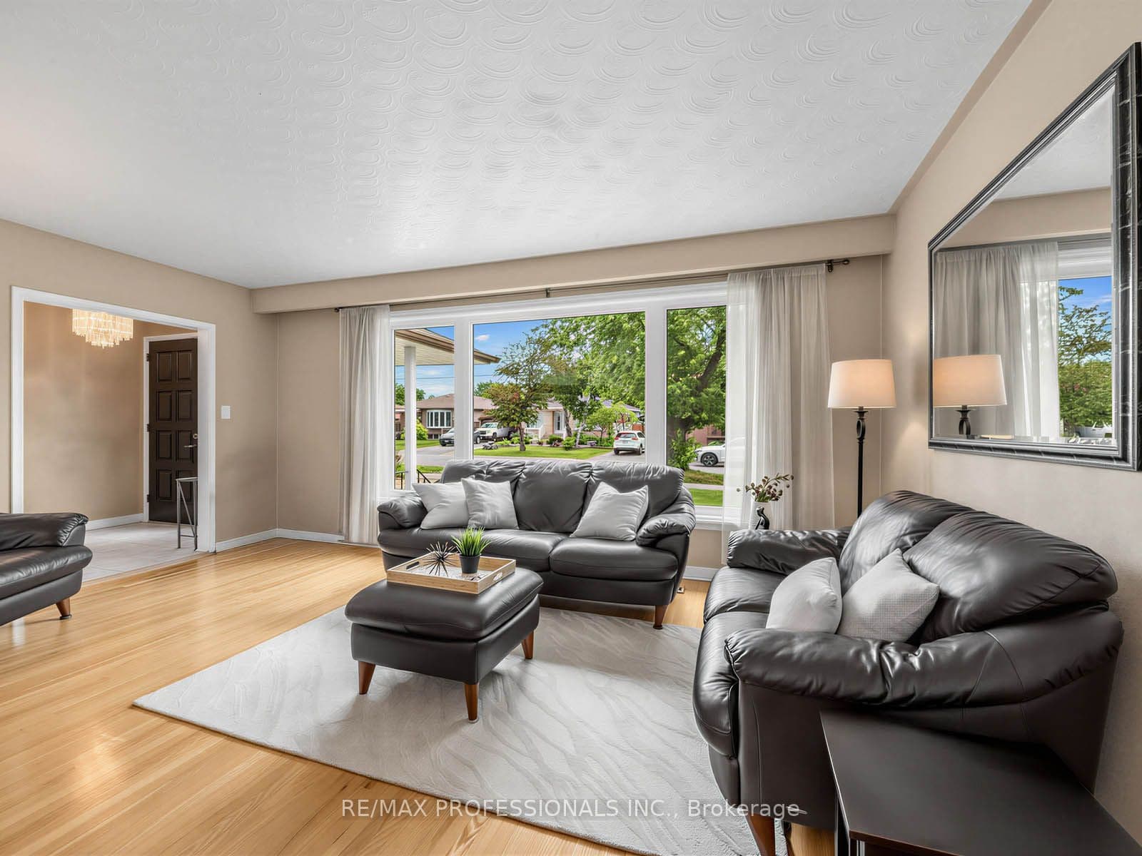 793 Netherton Crescent, Mississauga, ON L4Y 2M5