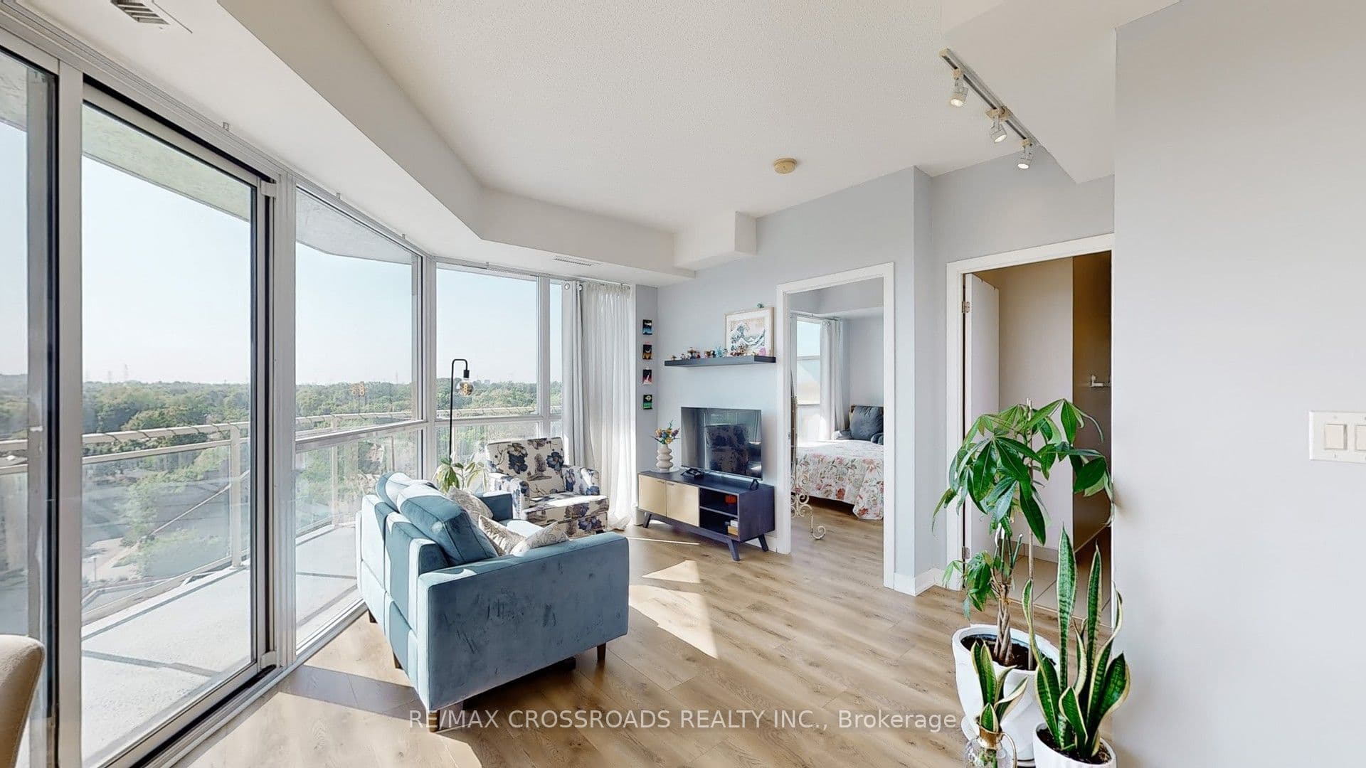 5101 Dundas Street W 810, Toronto, ON M9A 1C1