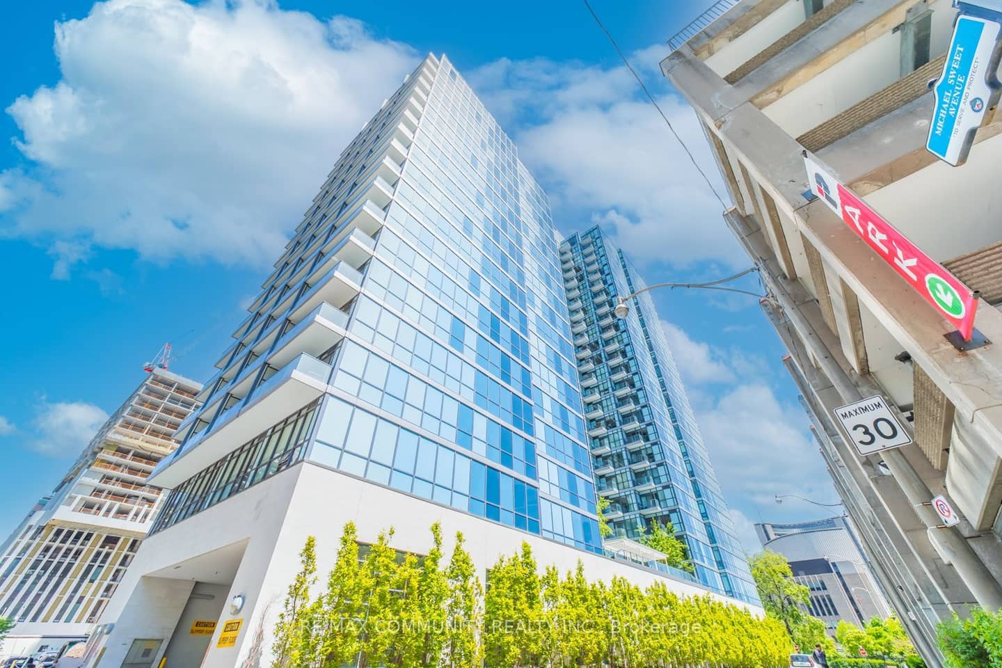 210 Simcoe Street 1210, Toronto, ON M5T 2W5