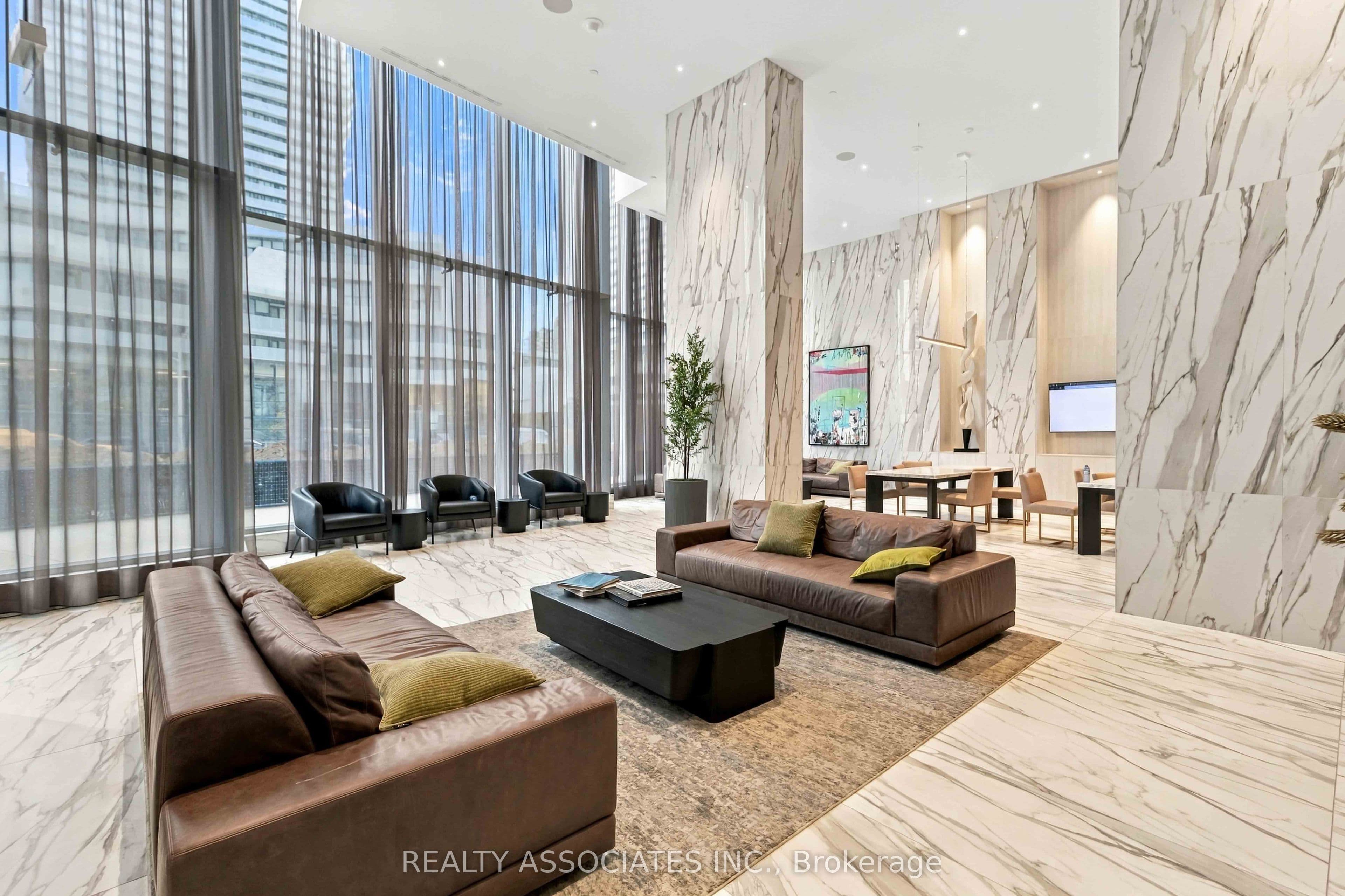 448 Burnhamthorpe Road W 5703, Mississauga, ON L5B 0R4