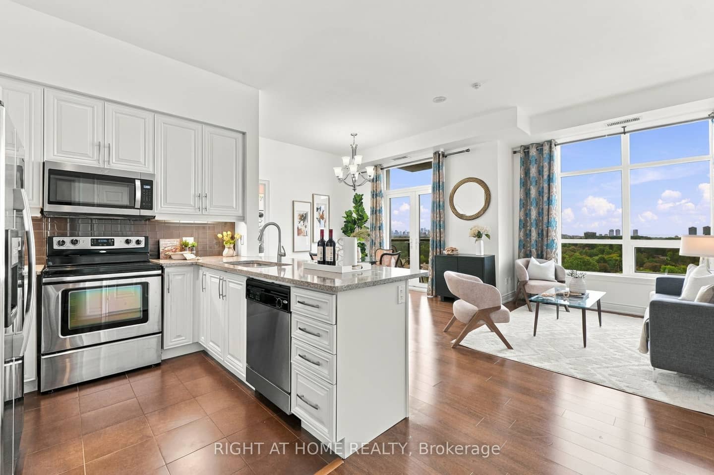 1135 Royal York Road 1301, Toronto, ON M9A 0C3