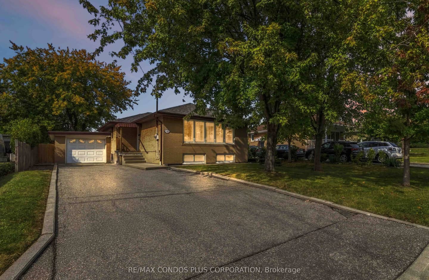 122 Wyndale Drive, Toronto, ON M6L 1G3