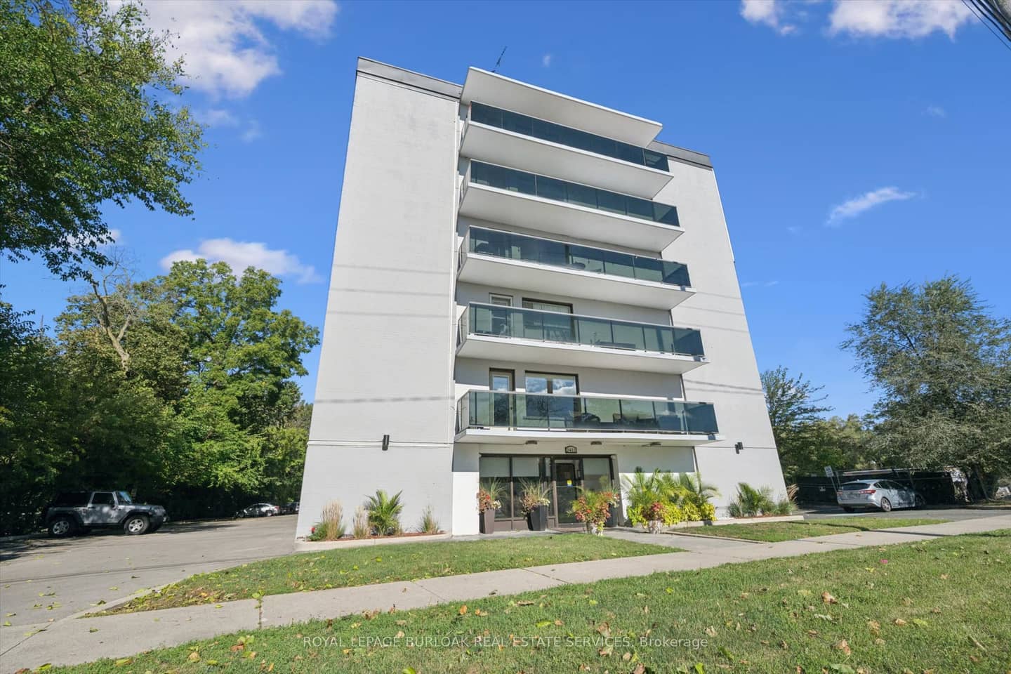 2411 New Street 405, Burlington, ON L7R 1K2