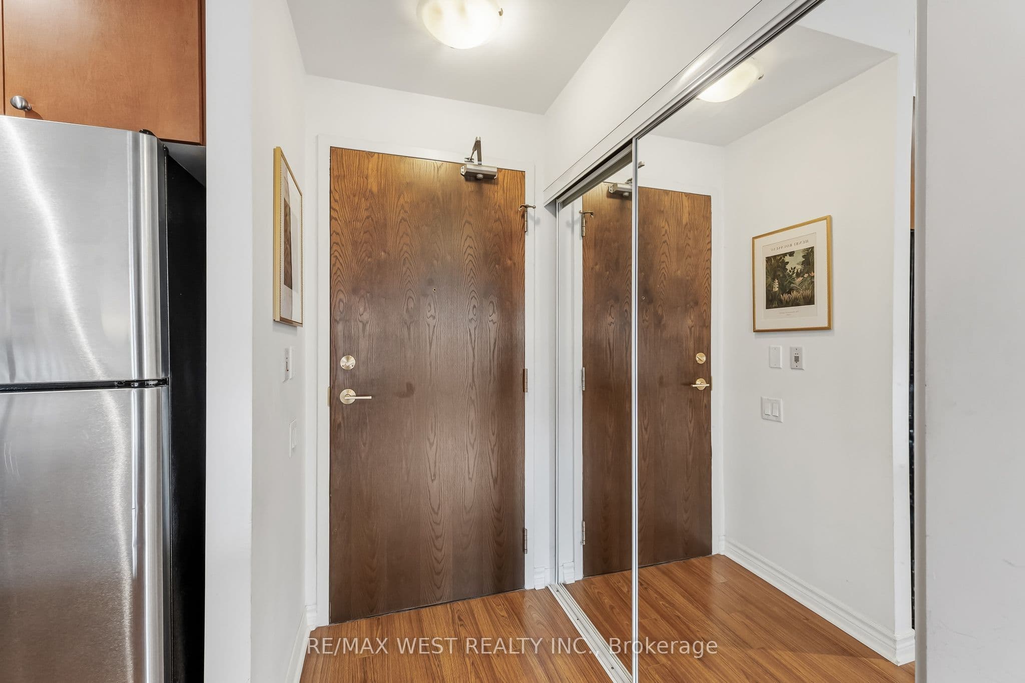 4196 Dundas Street W 402, Toronto, ON M8X 0A3