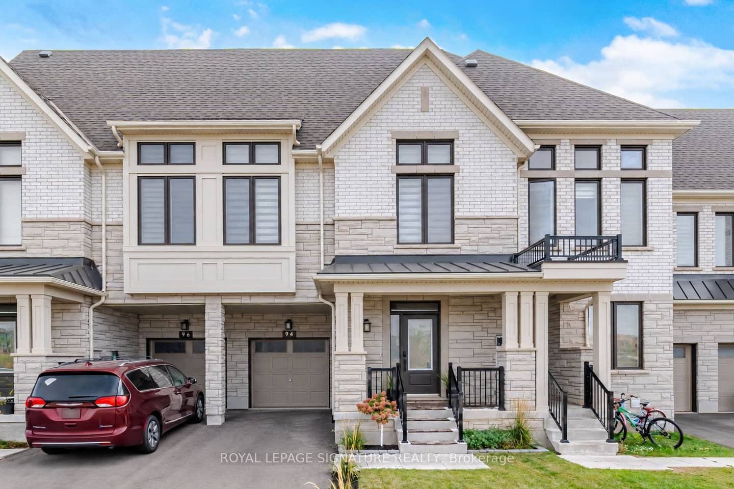 94 Settlers Road E, Oakville, ON L6H 7W5