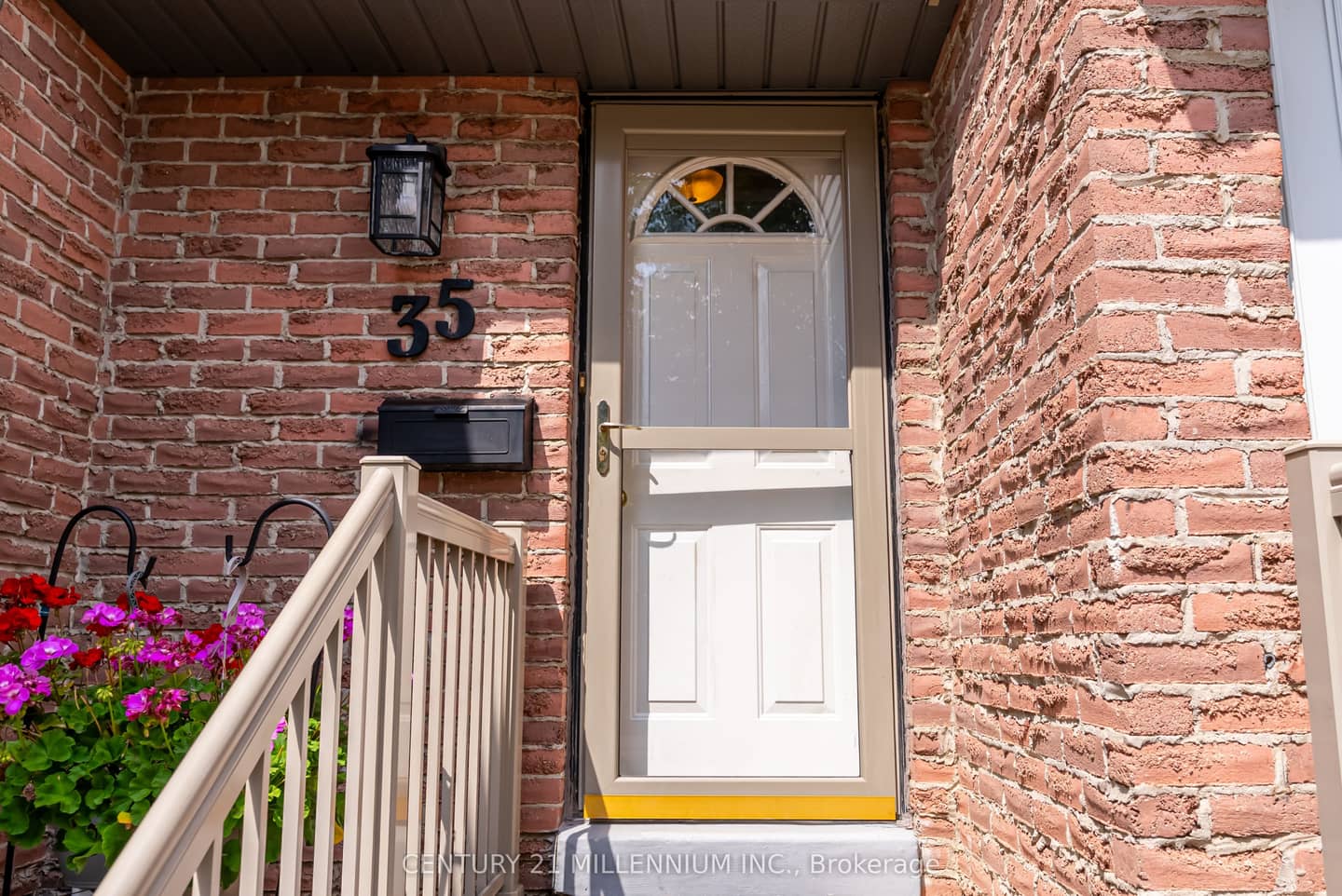 35 Tara Park Crescent, Brampton, ON L6V 3E3