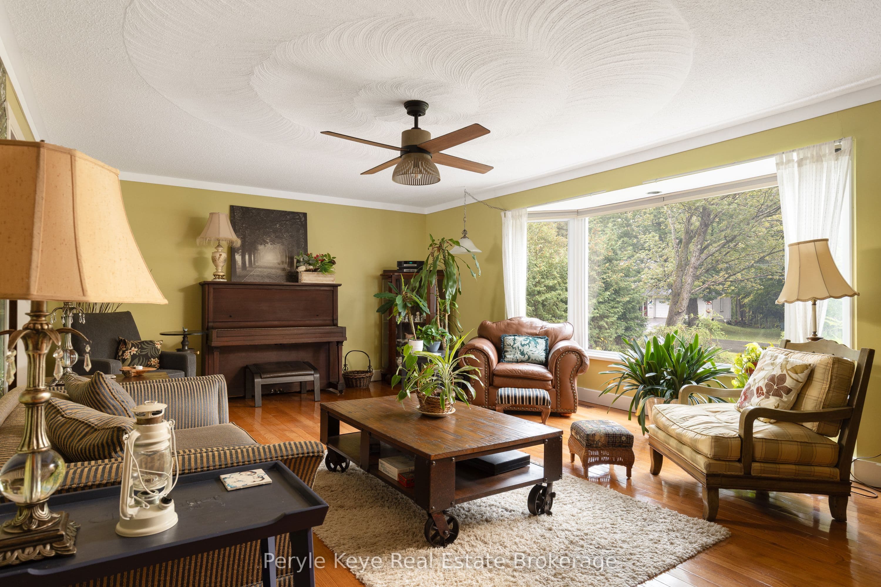 37 Woodland Drive, Bracebridge, ON P1L 1M3
