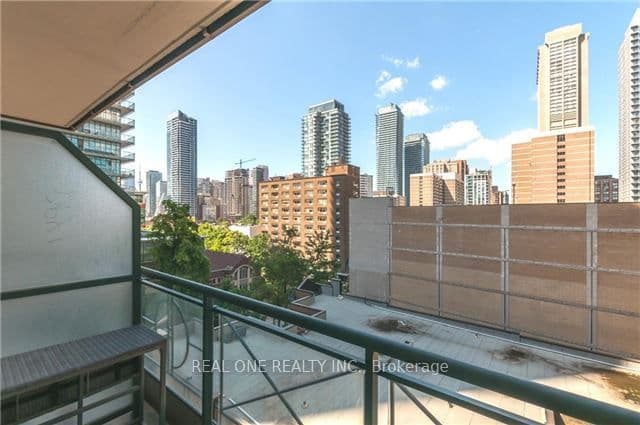35 Hayden Street 719, Toronto, ON M4Y 3C3