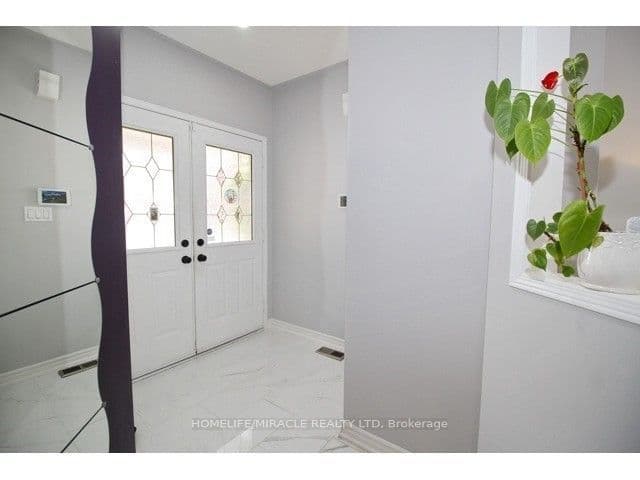 3157 Bentley Drive, Mississauga, ON L5M 6V8