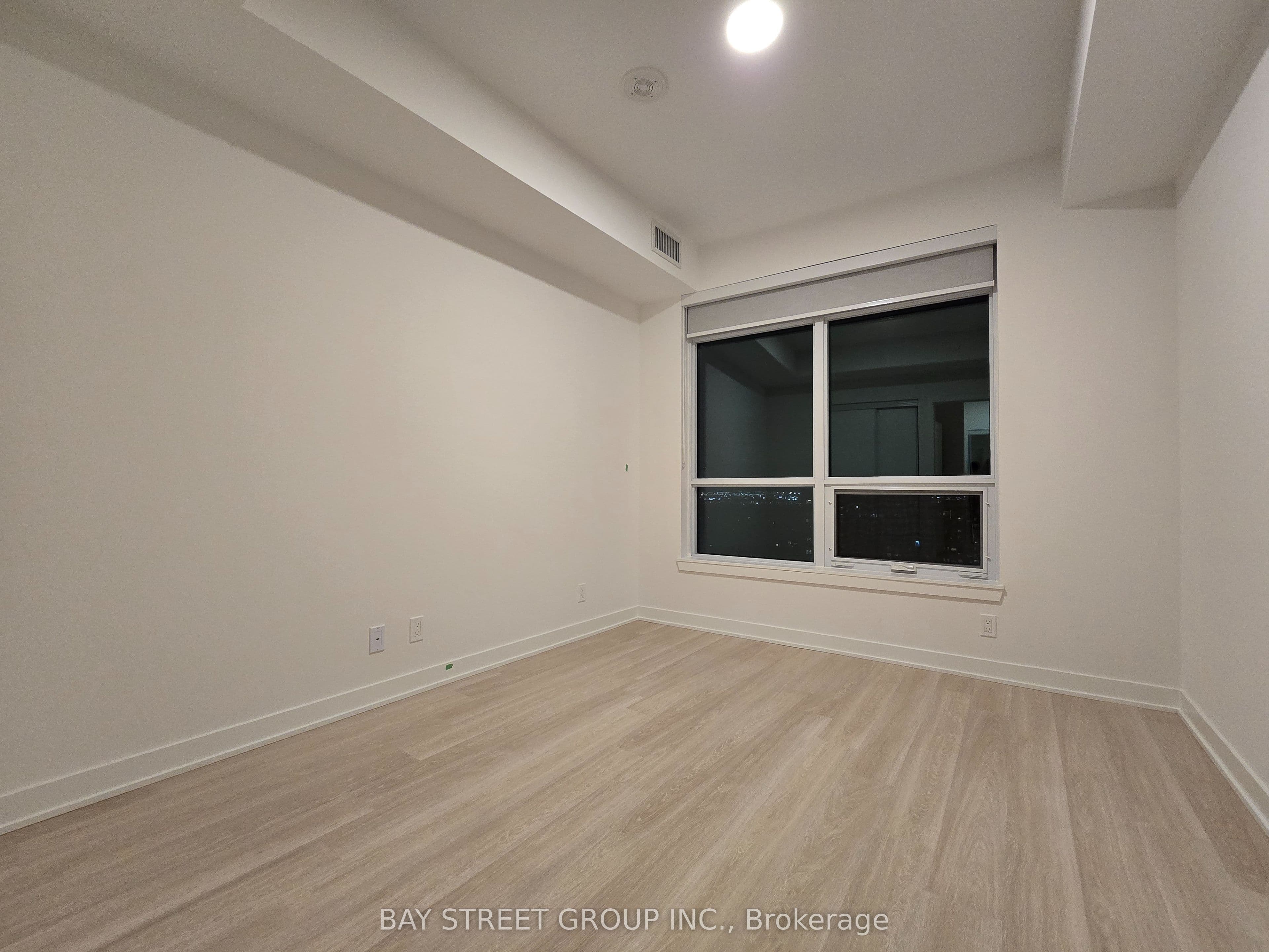 50 Upper Mall Way 1806, Vaughan, ON L4J 0L8
