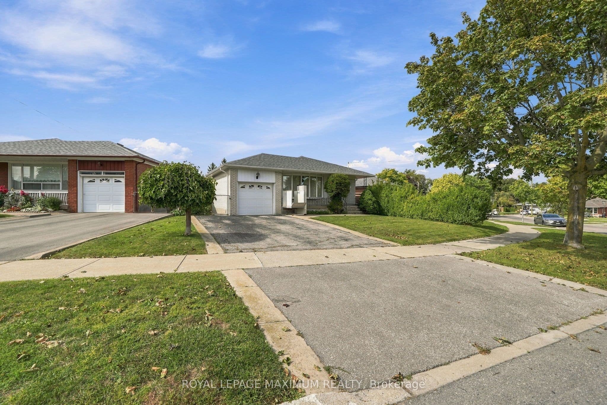 35 Norfield Crescent, Toronto, ON M9W 1X5