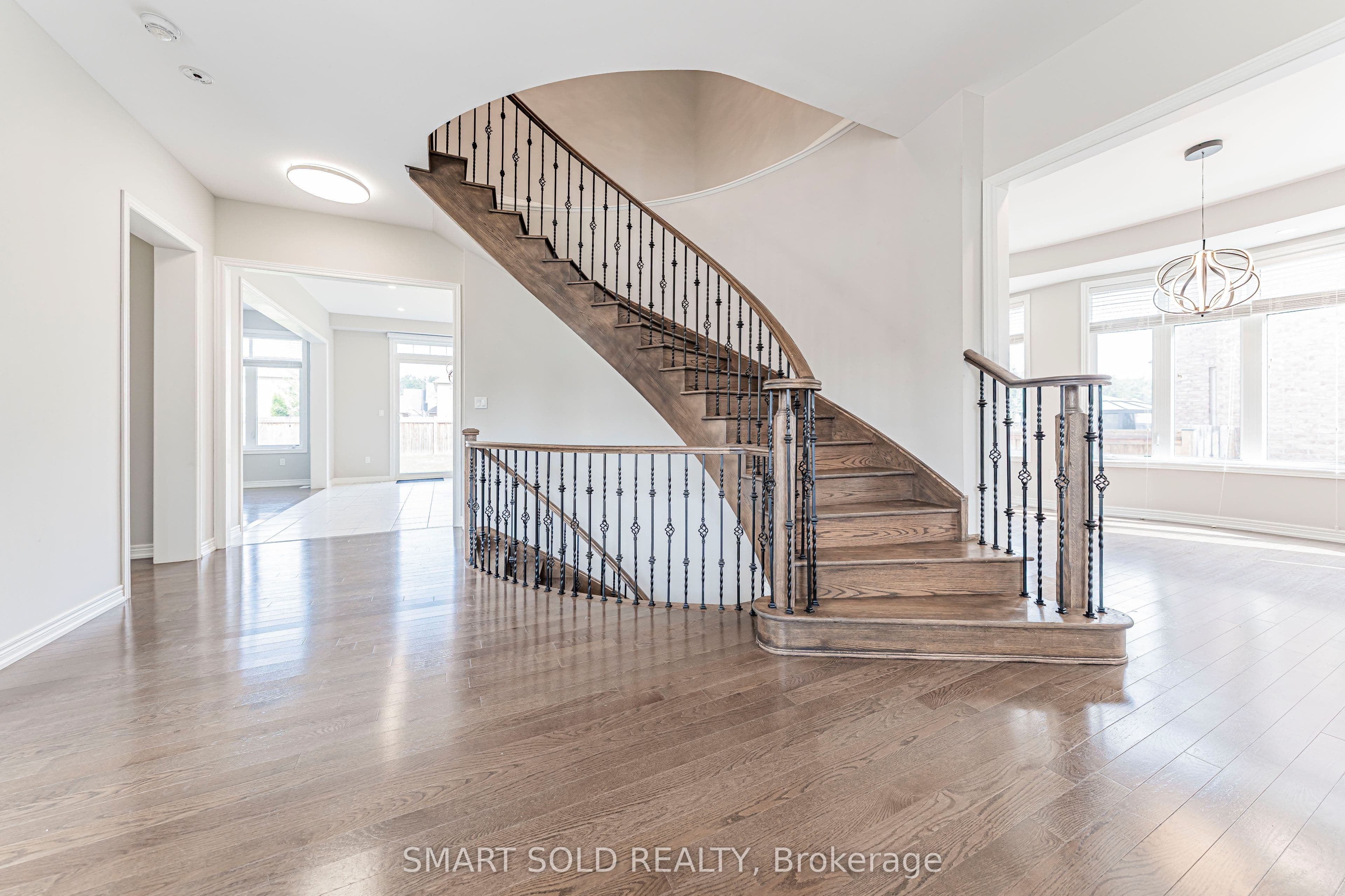 56 Redmond Crescent, Springwater, ON L9X 2A2