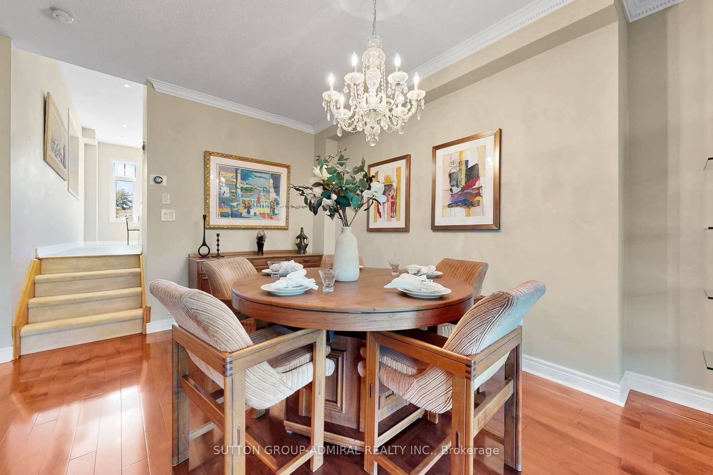 2002 John Street, Markham, ON L3T 1Z1