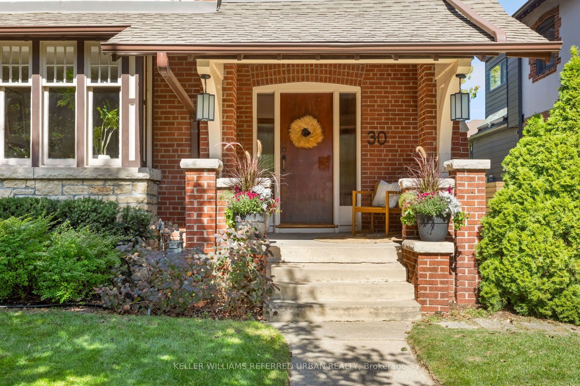 30 Baby Point Road, Toronto, ON M6S 2G1