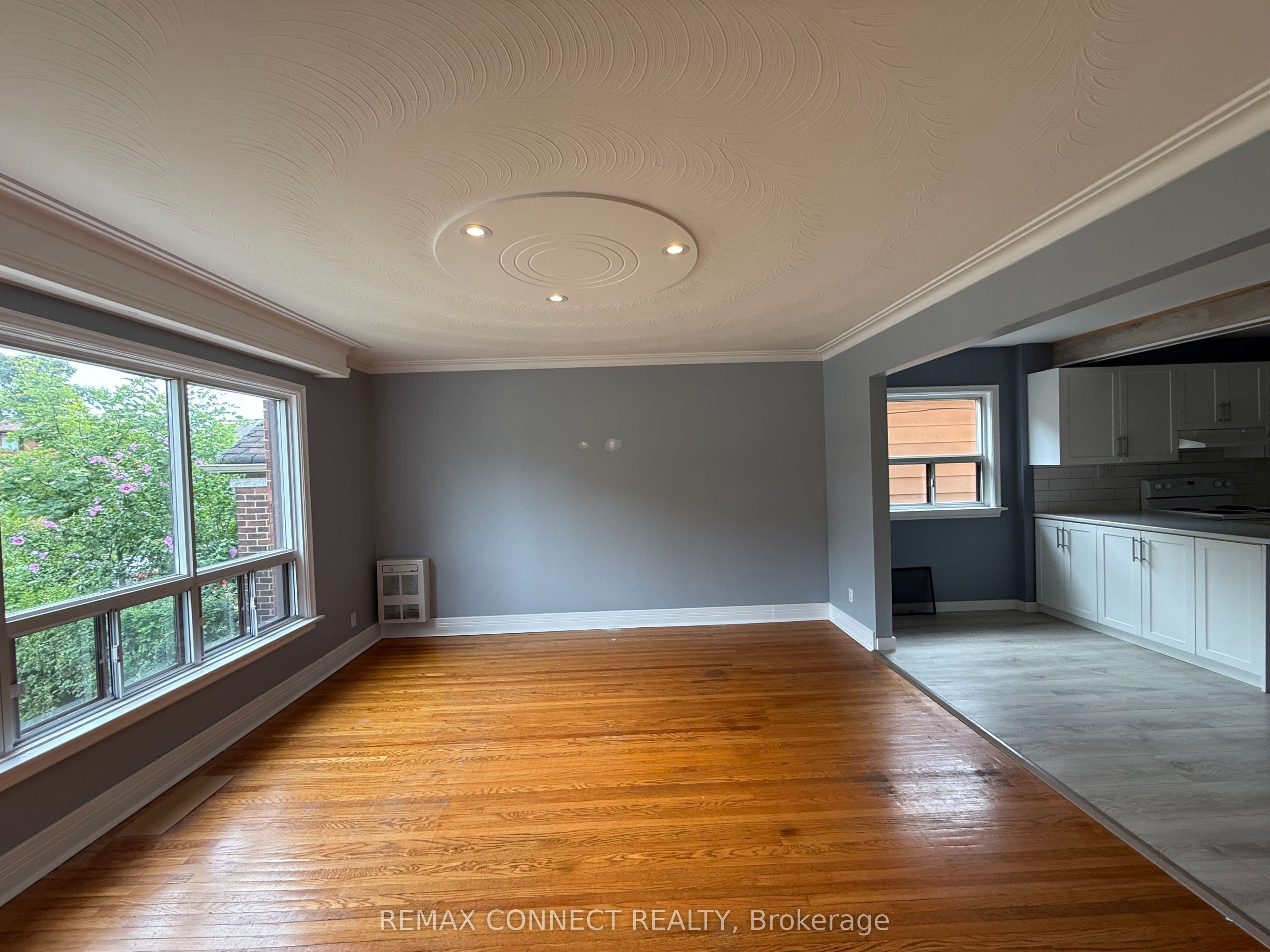 82 Brookside Avenue, Toronto, ON M6S 4G9