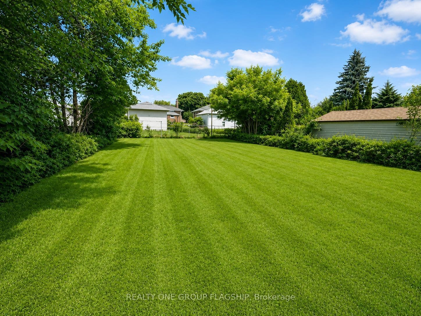 102 Edgecroft Road, Toronto, ON M8Z 2C3