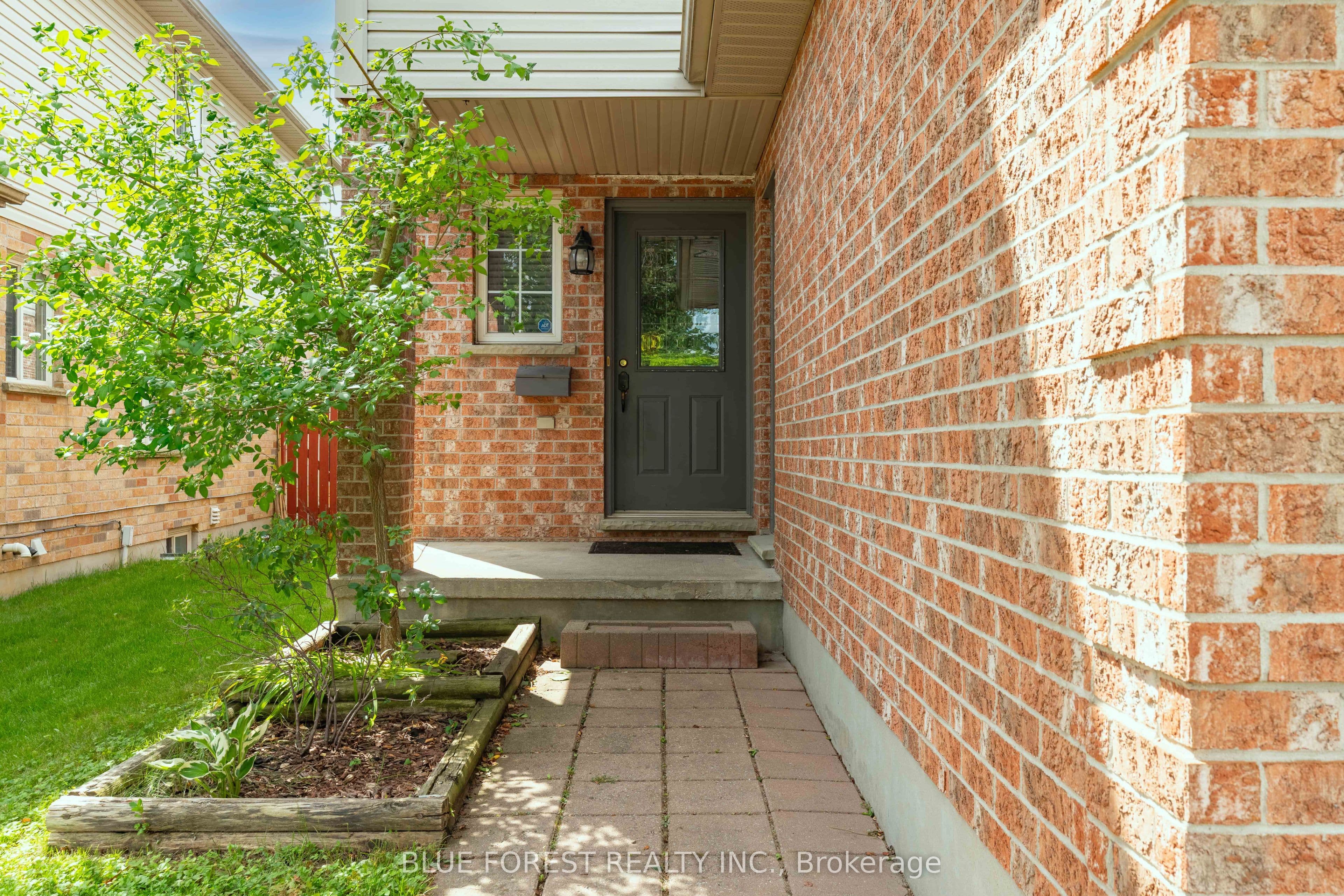 163 Emerald Road, London South, ON N6M 1J3
