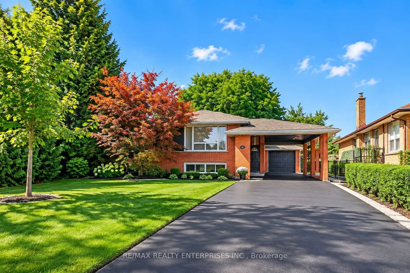 16 Warbeck Place, Toronto, ON M9R 3C3