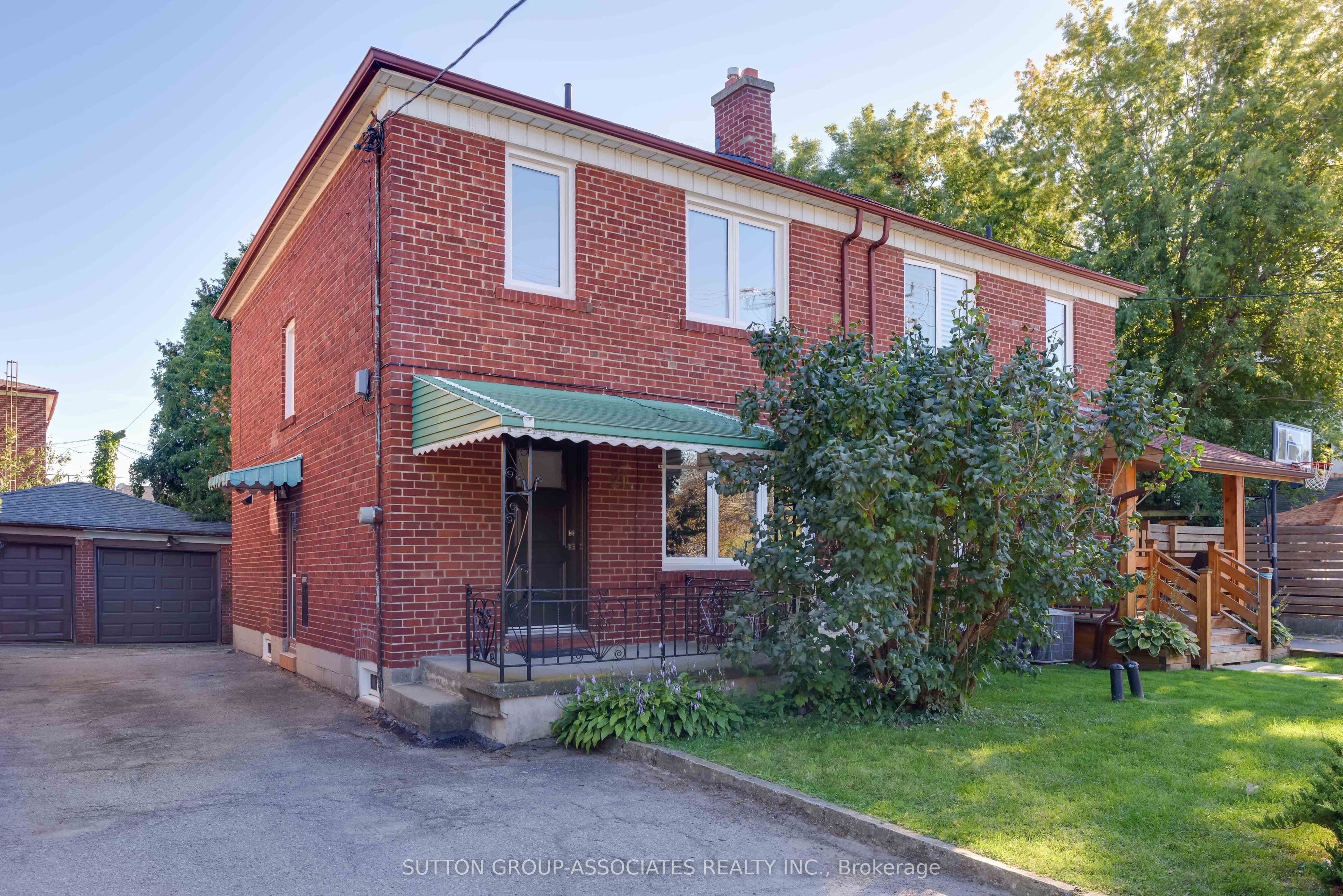 21 Belvidere Avenue, Toronto, ON M6C 1P4