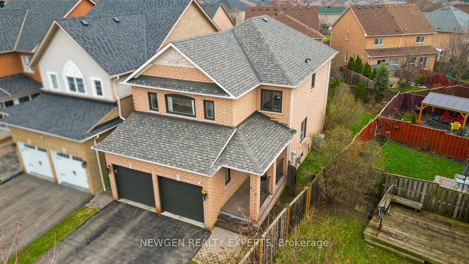 812 Knotty Pine Grove, Mississauga, ON L5W 1K5