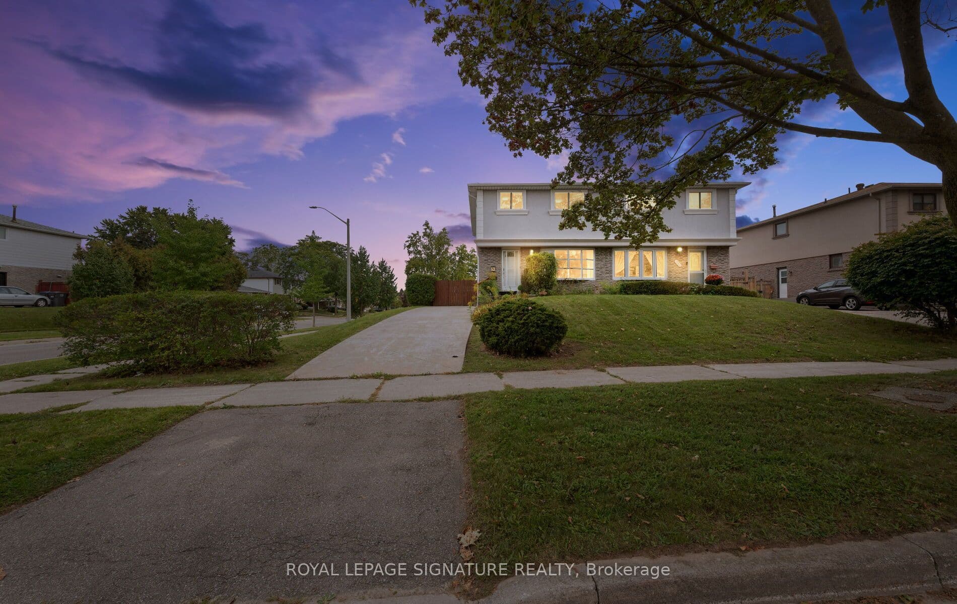 783 Dodsworth Crescent, Mississauga, ON L4Y 2H8