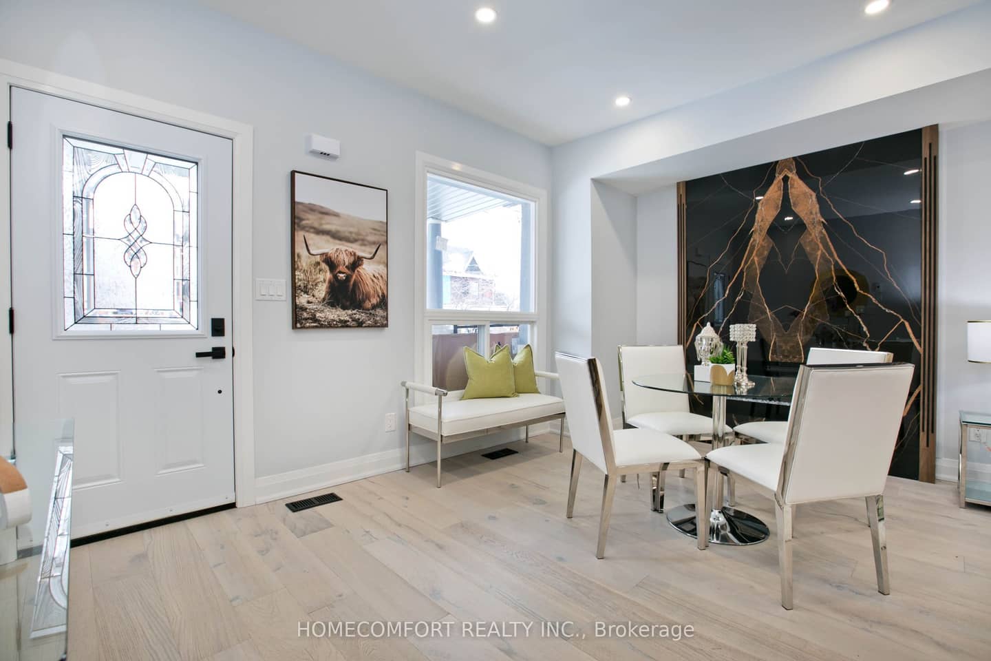 18 Connaught Avenue, Toronto, ON M4L 2V9