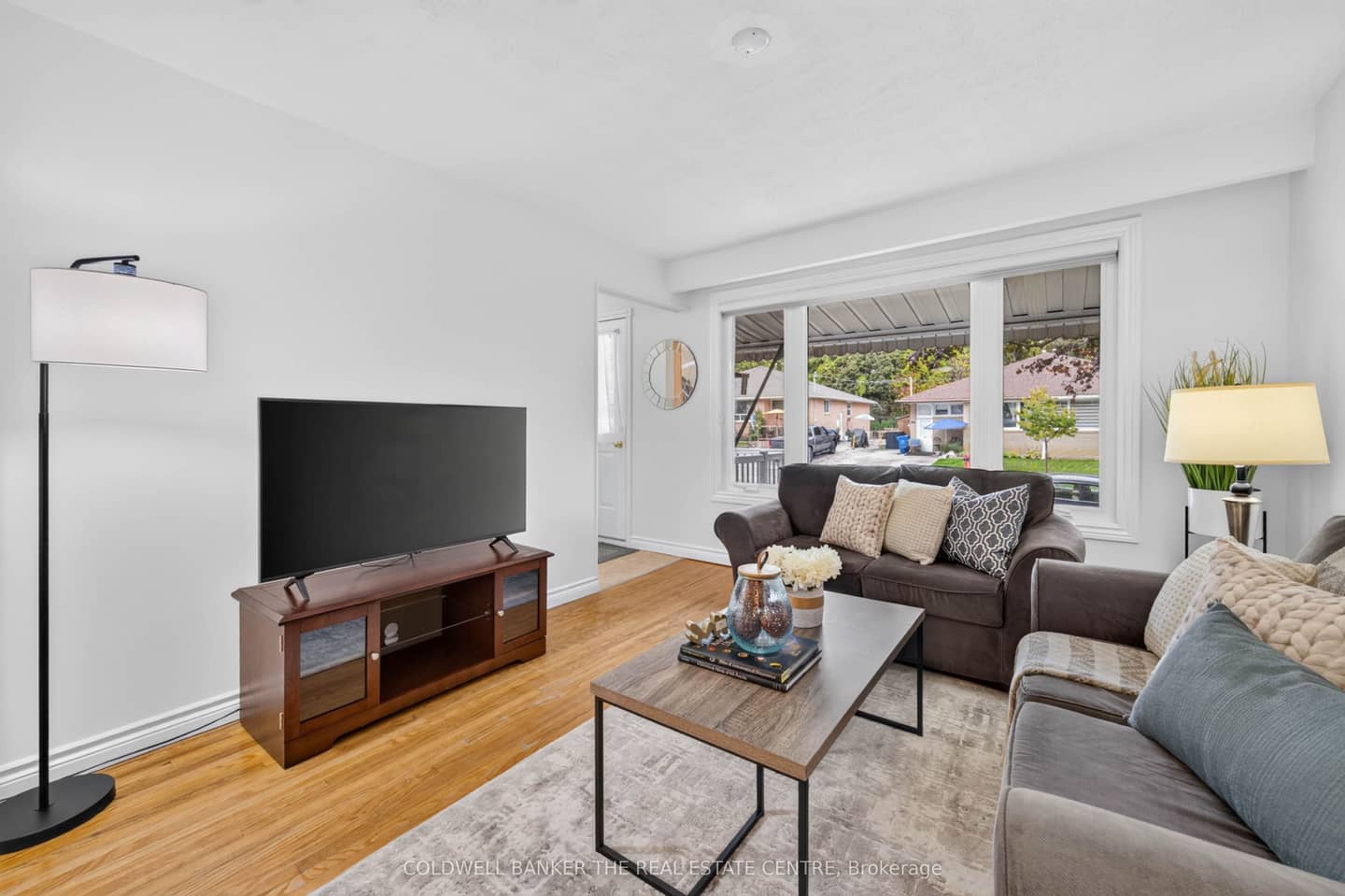 140 Willow Lane, Newmarket, ON L3Y 4J3