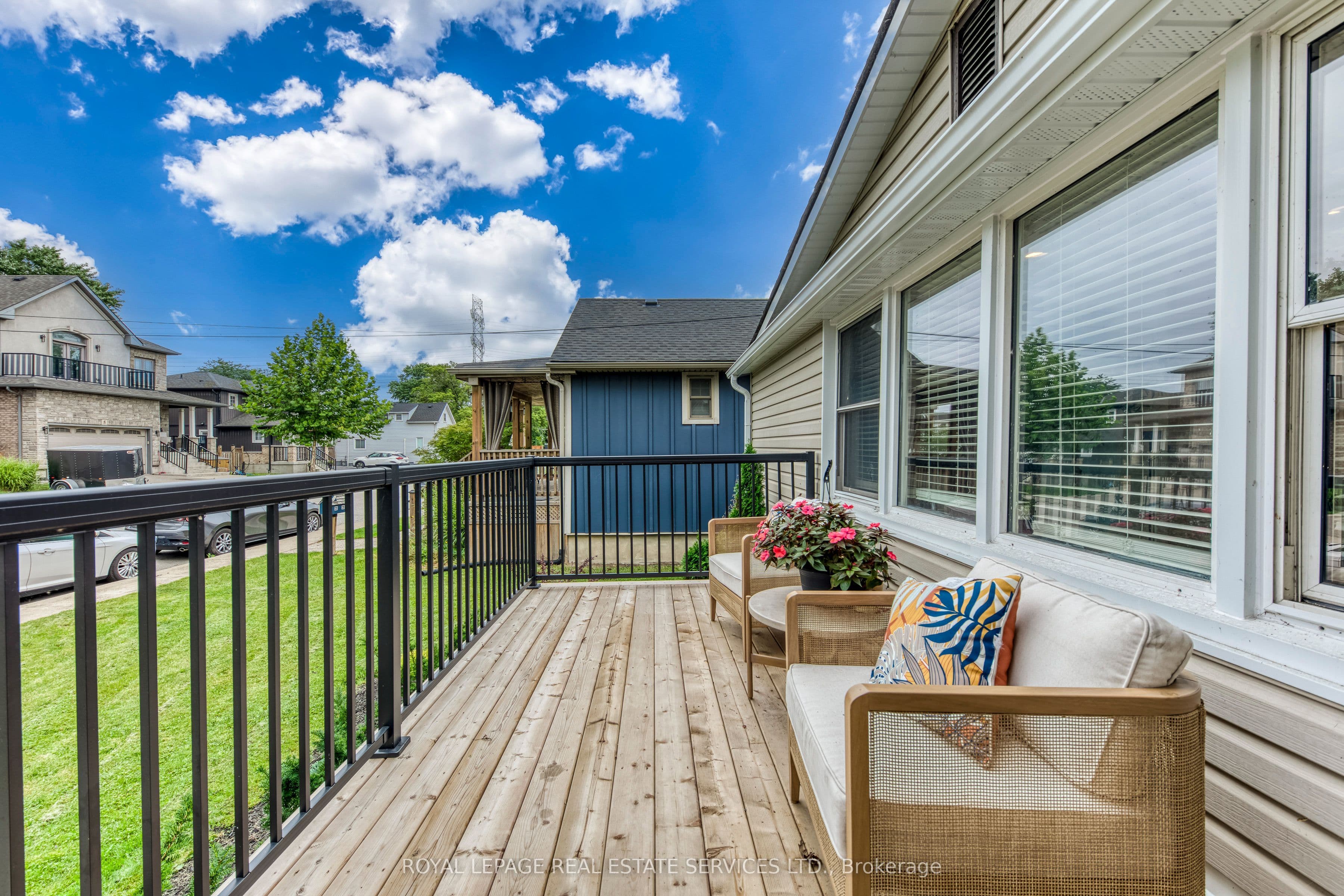 6 Rembe Avenue, Hamilton, ON L8H 7G6