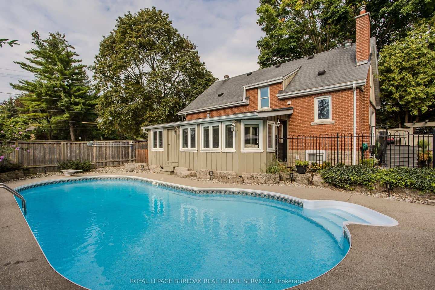 911 Lasalle Park Road, Burlington, ON L7T 1M6
