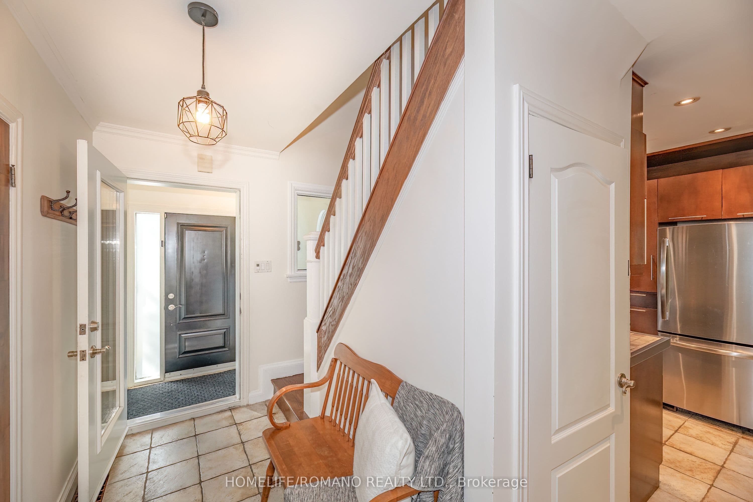 45 Riverview Heights, Toronto, ON M9P 2N3