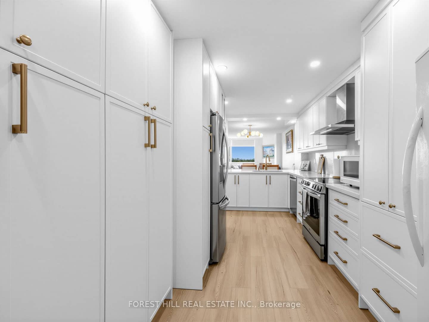 236 Albion Road 1812, Toronto, ON M9W 6A6