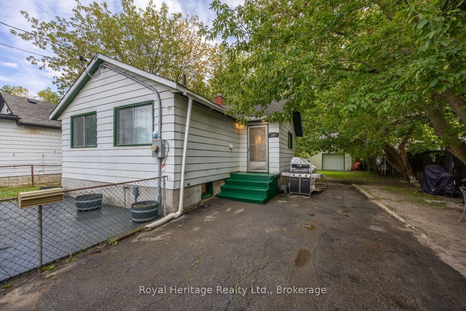 207 Valencia Road, Oshawa, ON L1J 1P2
