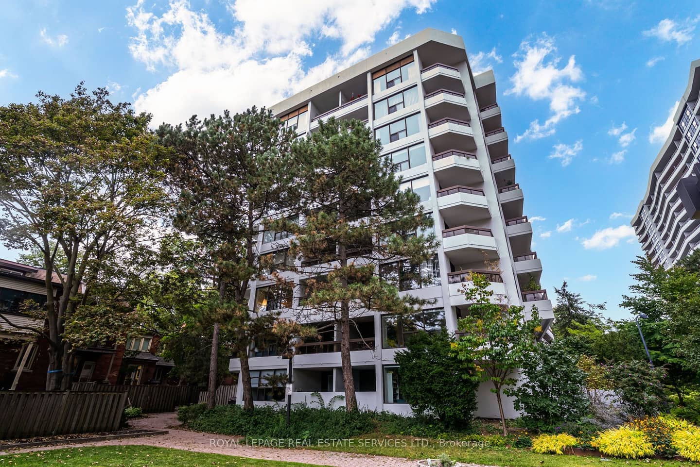 80 Quebec Avenue 202, Toronto, ON M6P 4B7
