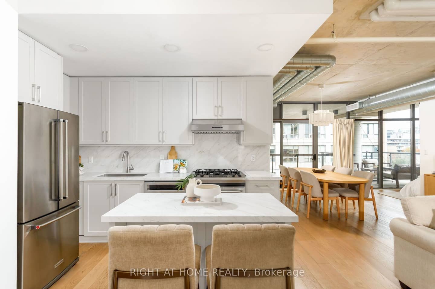 533 Richmond Street W 805, Toronto, ON M5V 3Y1