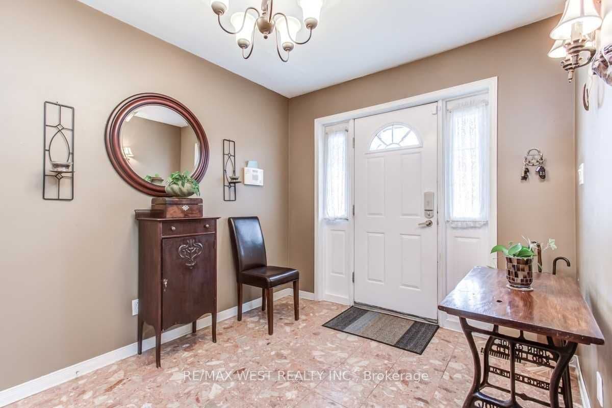 170 Newton Drive, Toronto, ON M2M 2N7