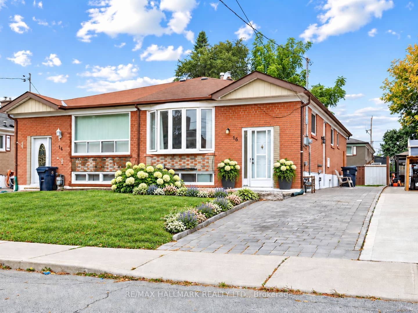 16 Avis Crescent, Toronto, ON M4B 1B7