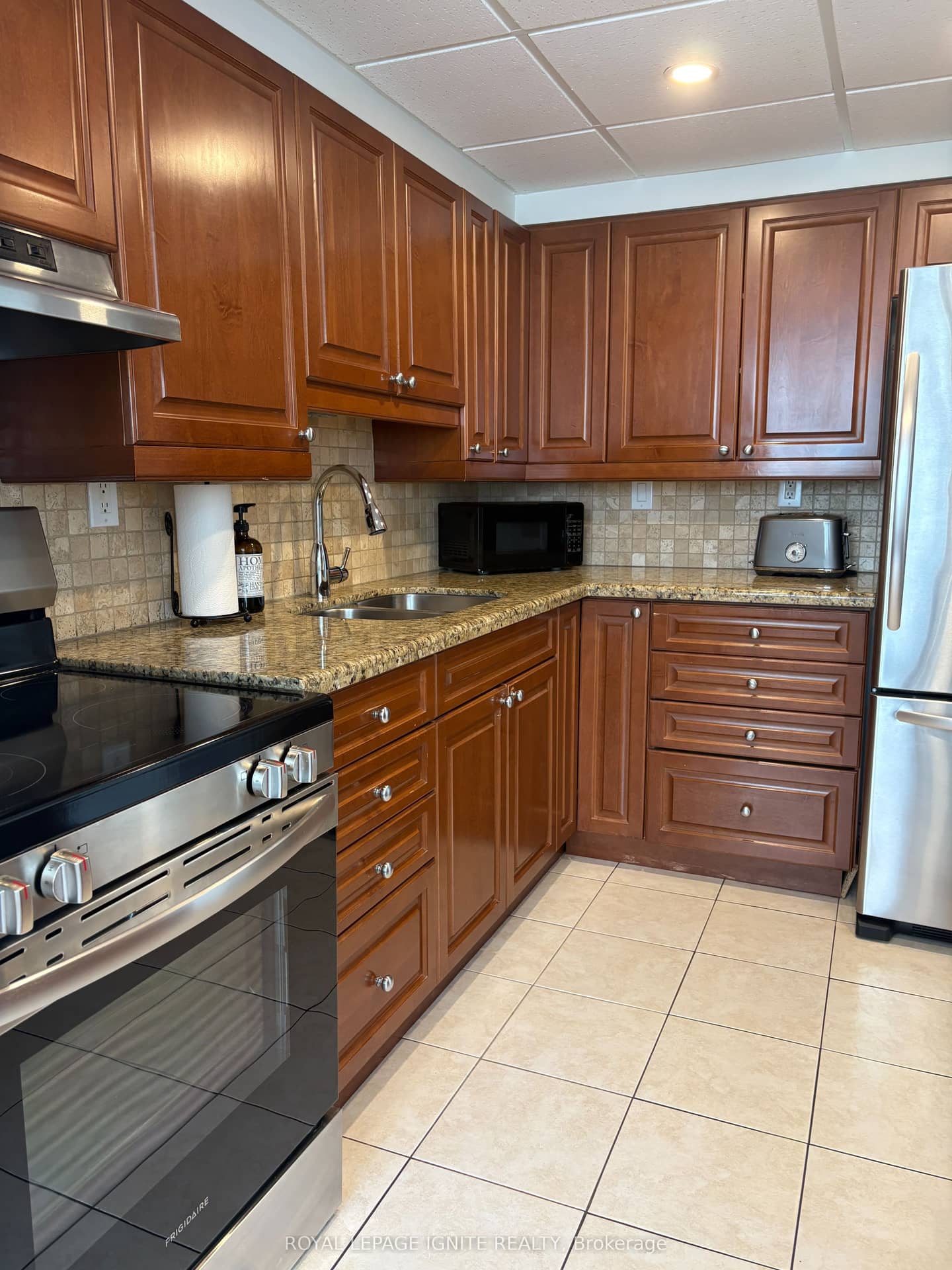 3590 Kaneff Crescent 1105, Mississauga, ON L5A 3X3