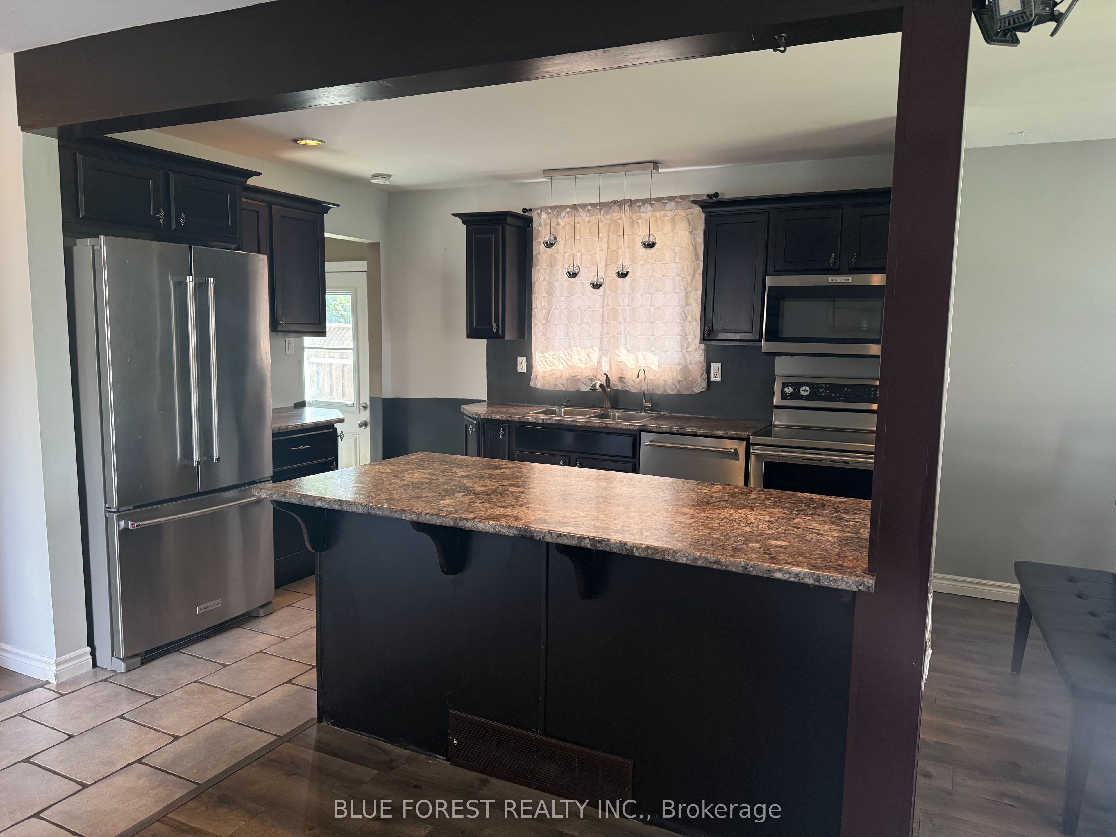 156 South Edgeware Road, St. Thomas, ON N5P 3Y8
