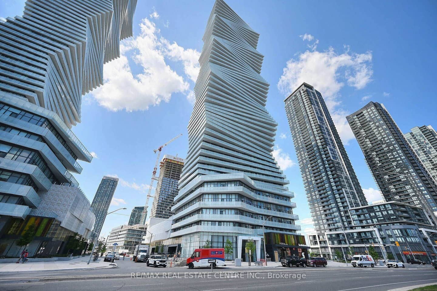3900 Confederation Parkway 5707, Mississauga, ON L5B 0M3