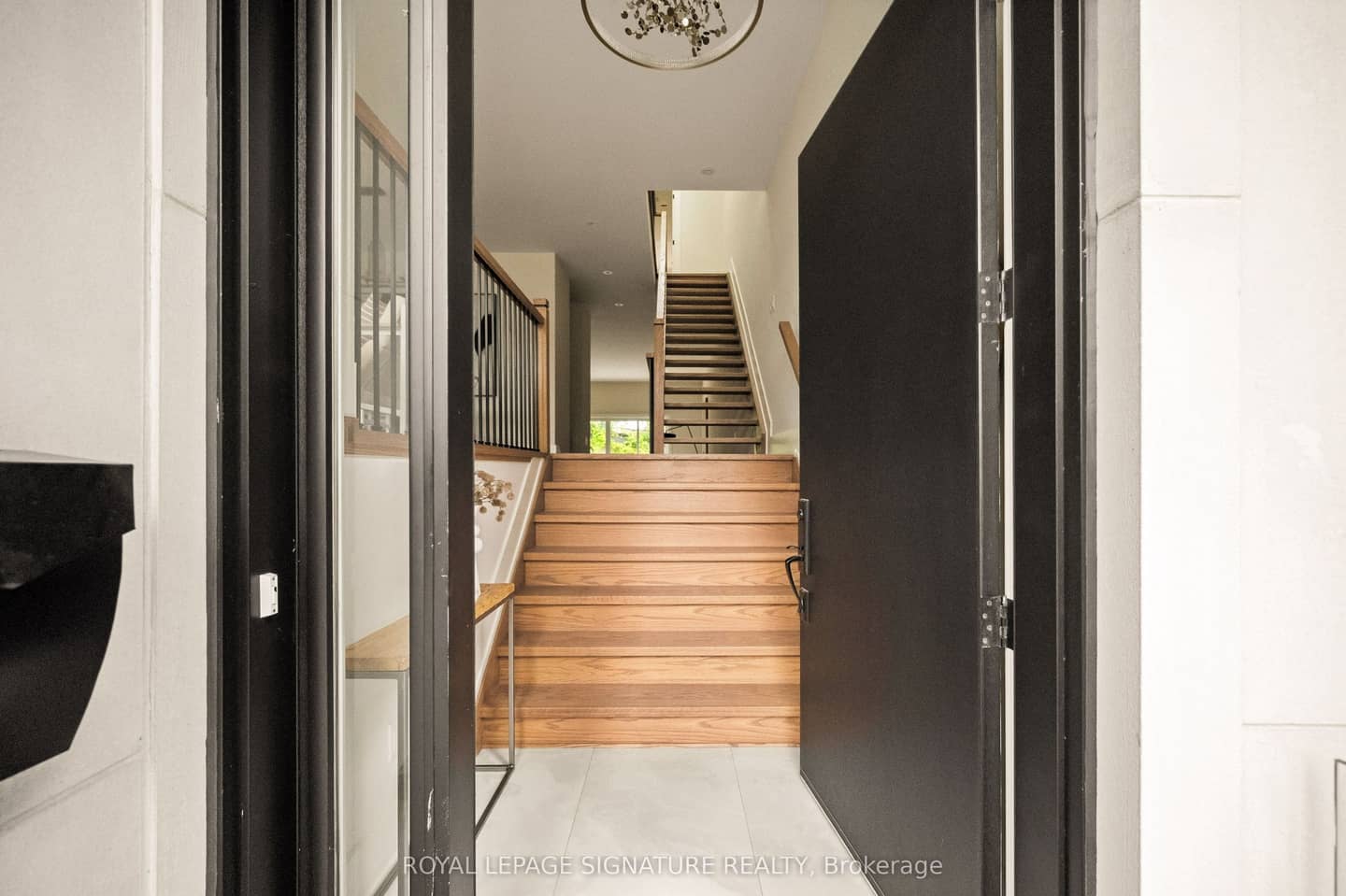 62 Ash Crescent, Toronto, ON M8W 1E6