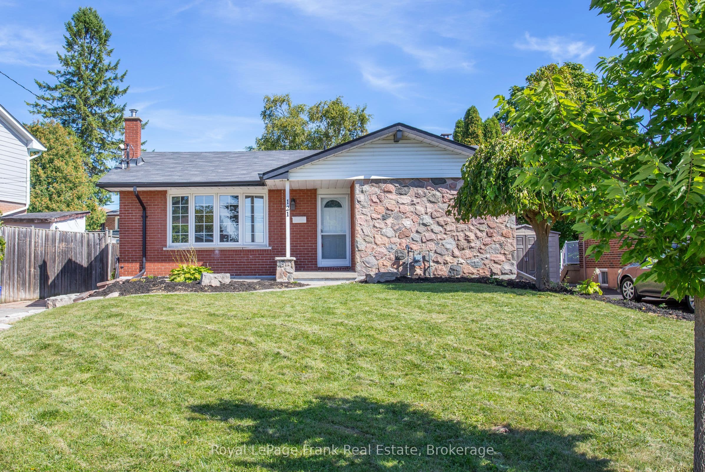 121 Labrador Drive, Oshawa, ON L1H 7E4