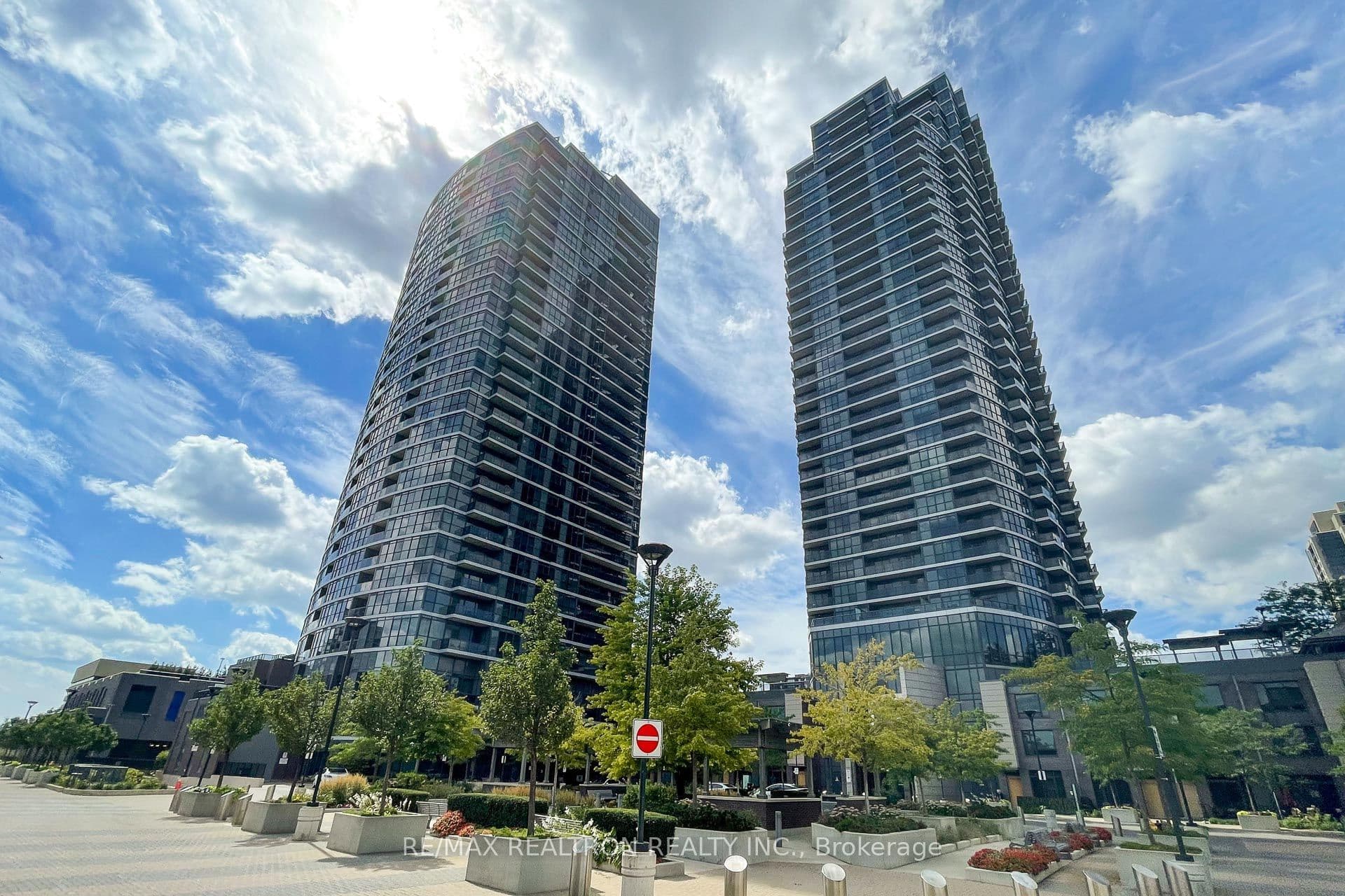 9 Valhalla Inn Road 1811, Toronto, ON M9B 0B2