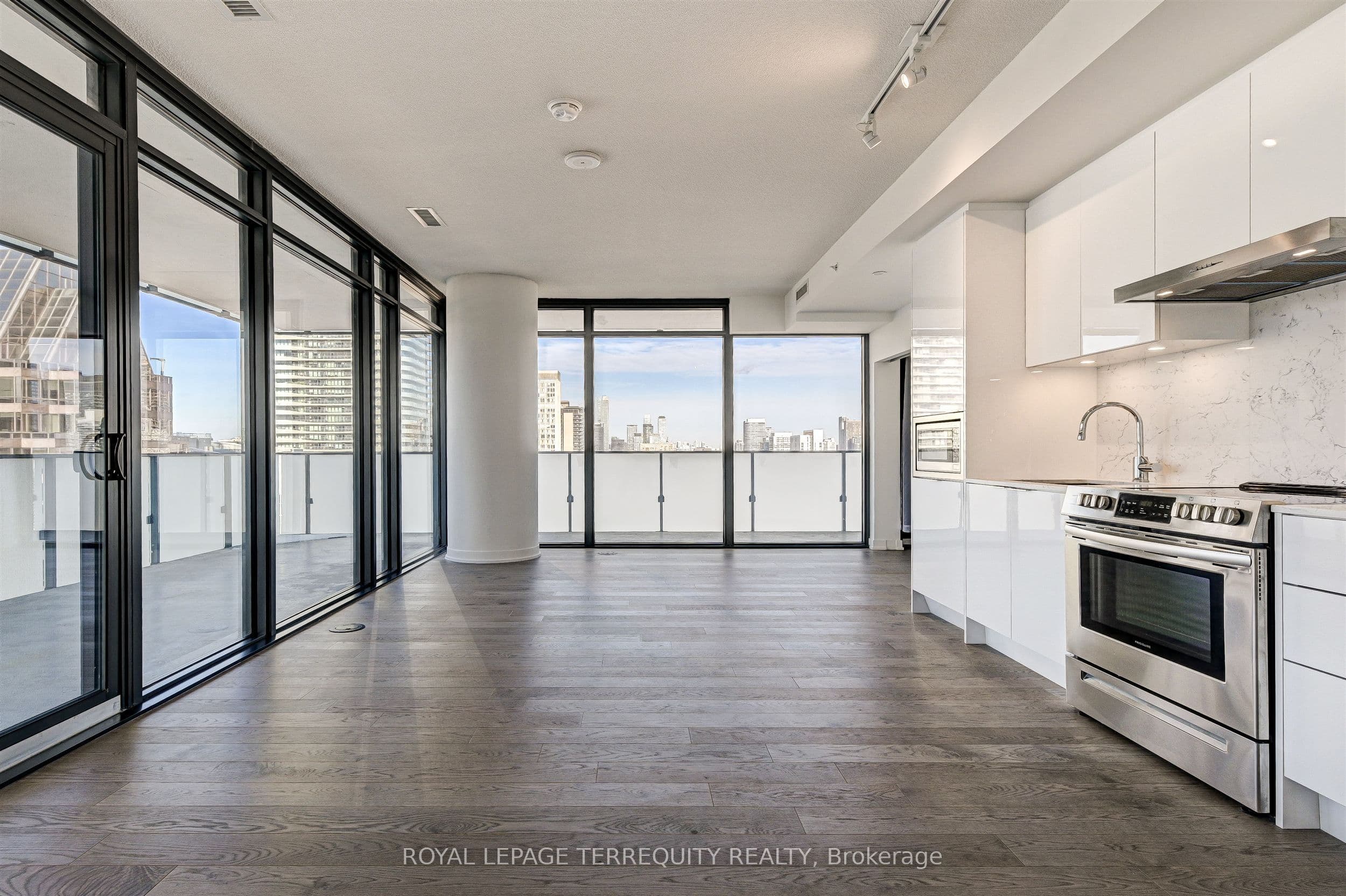 25 Richmond Street E 2911, Toronto, ON M5C 0A6