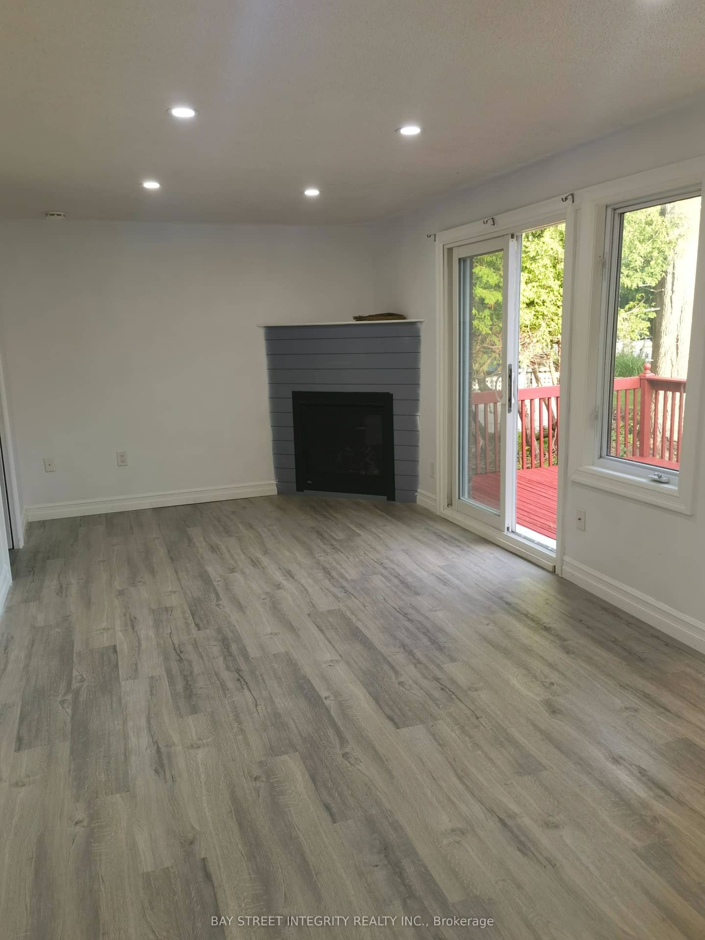 298 Lakeview Boulevard, Georgina, ON L4P 2Y7
