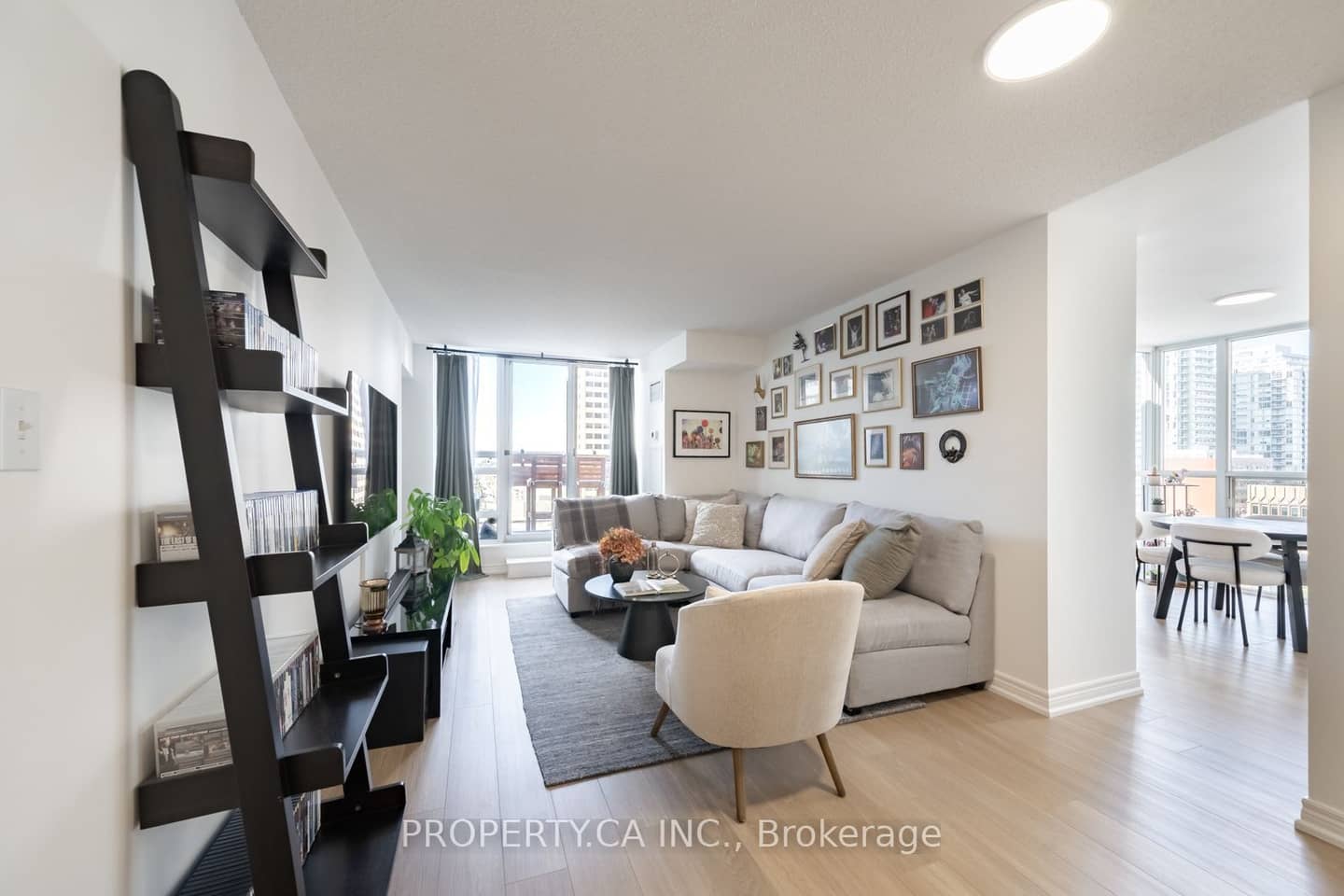 43 Eglinton Avenue E 1902, Toronto, ON M4P 1A2