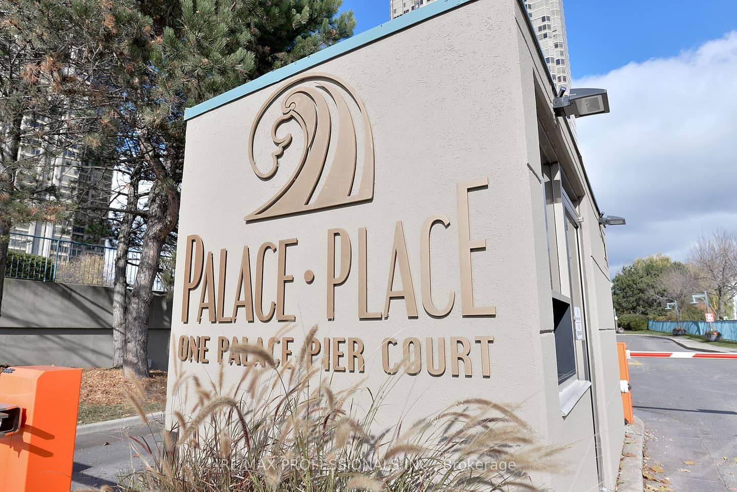 1 Palace Pier Court 4203, Toronto, ON M8V 3W9