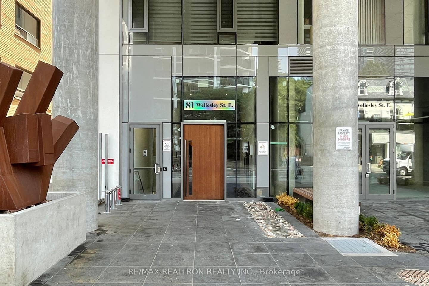 81 Wellesley Street E 2001, Toronto, ON M4Y 1H8