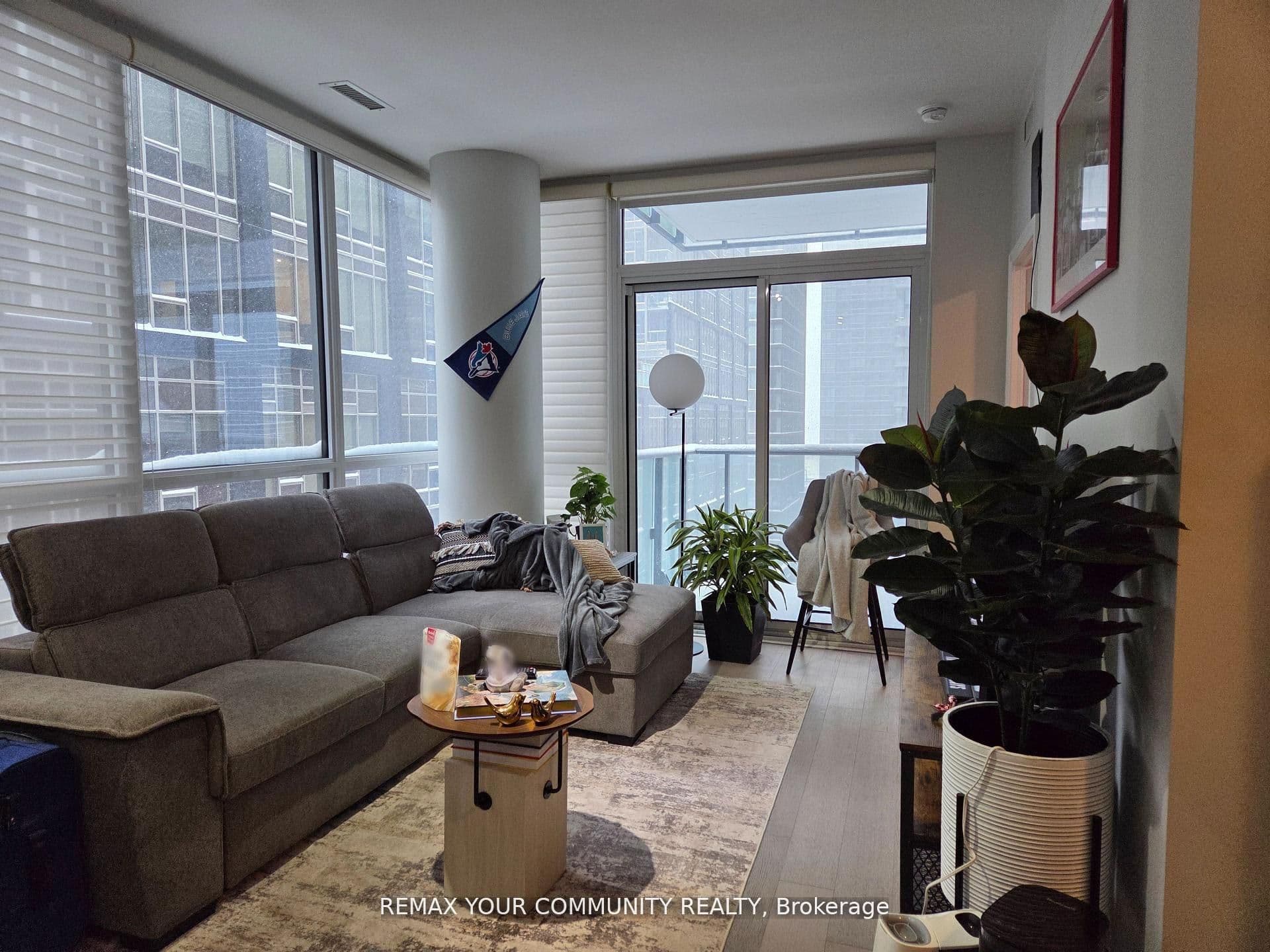 8 Mercer Street 1208, Toronto, ON M5V 0C4